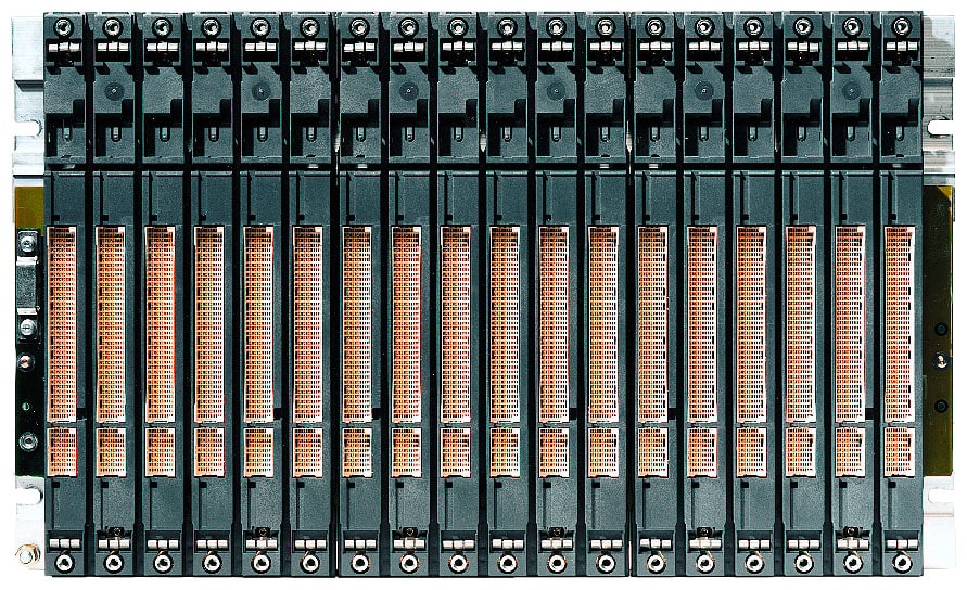 SIEMENS - SIE6ES74001TA110AA0 SIMATIC S7-400 UR1 con 18 posti connettore, alluminio Per la realizzazione di unità centrali e apparecchiature di ampliamento S7-400